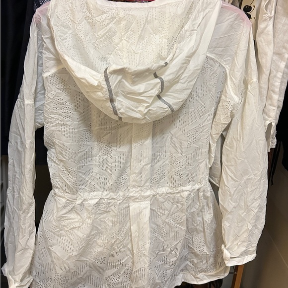 Athleta Passport Jacket. Lightweight, sheer with flattering cinch waist. - Picture 5 of 5